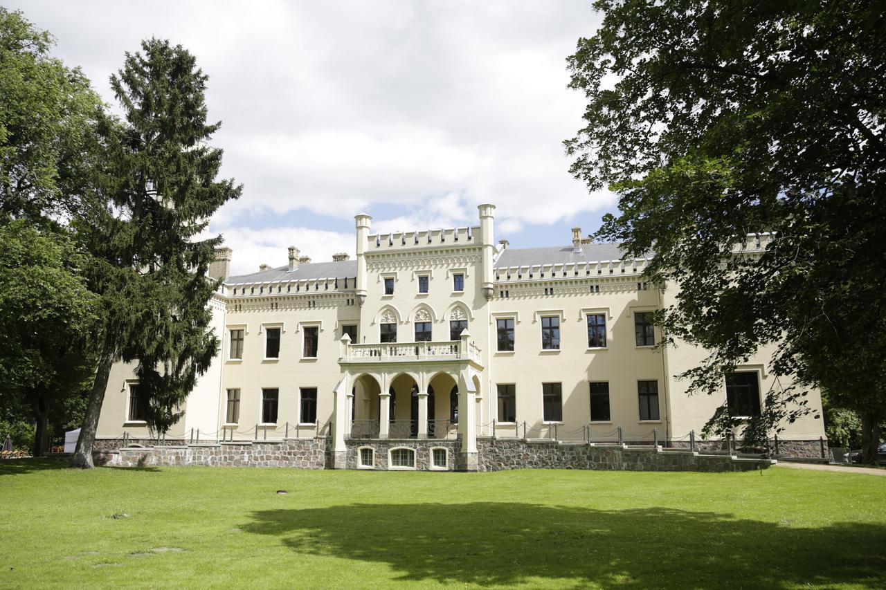 Romantik Hotel Schloss Reichenow Екстериор снимка
